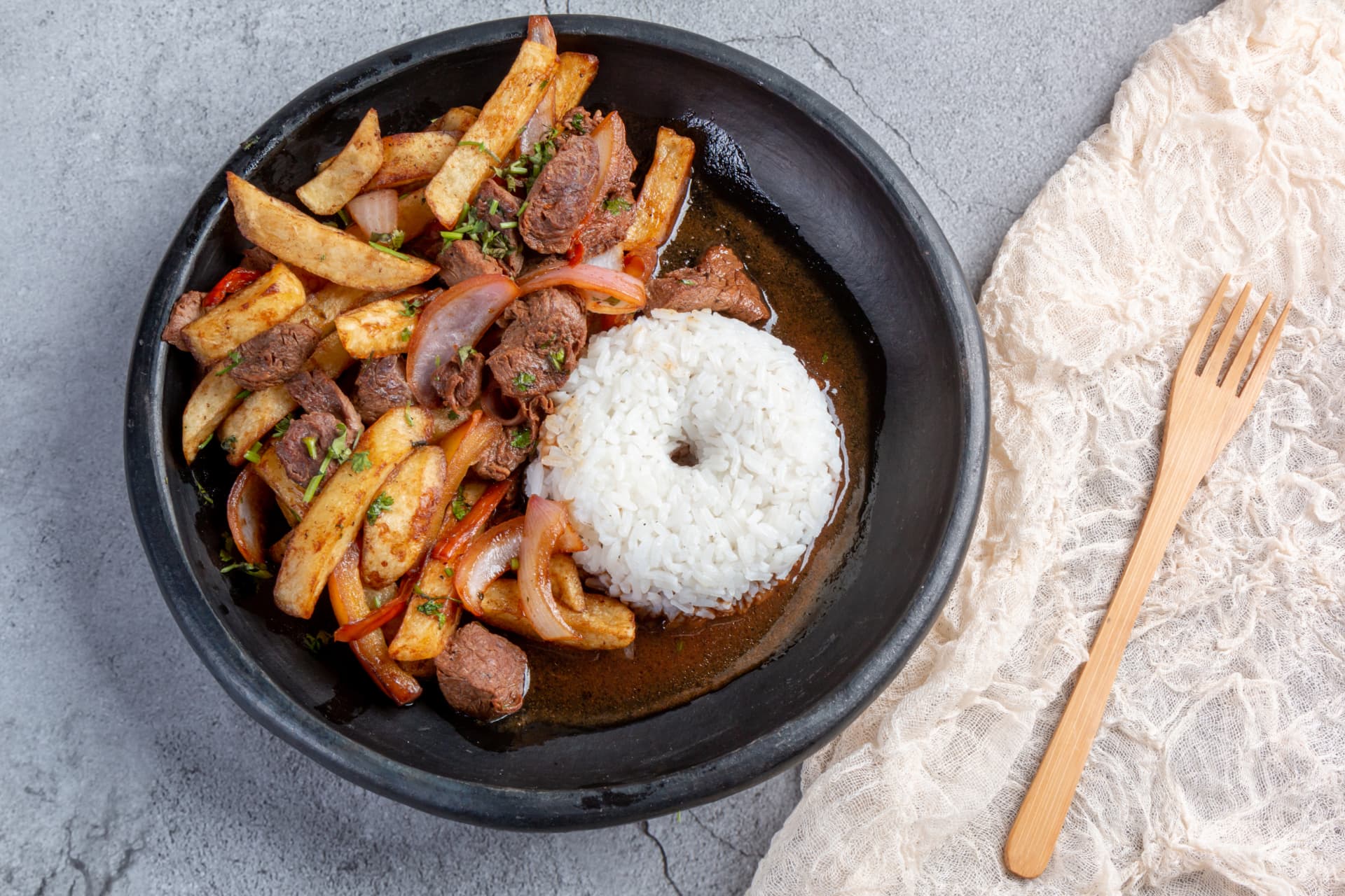 Lomo saltado